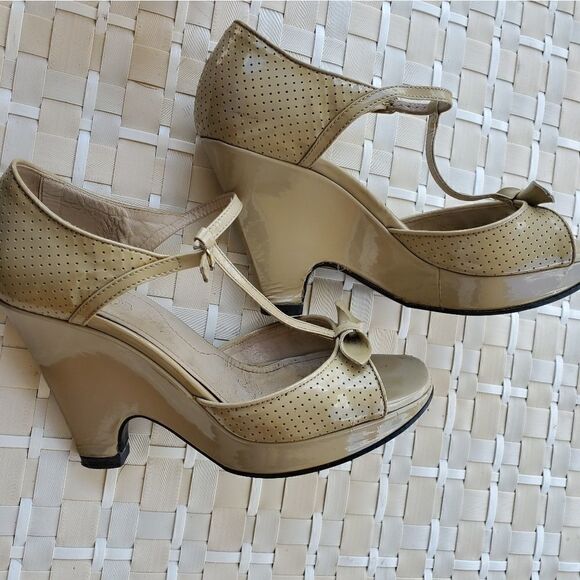 Tod's Patent Leather Heel Wedges  37 - Picture 4 of 8